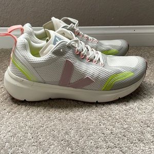 Veja women’s sneakers size 8 (39) NWOT